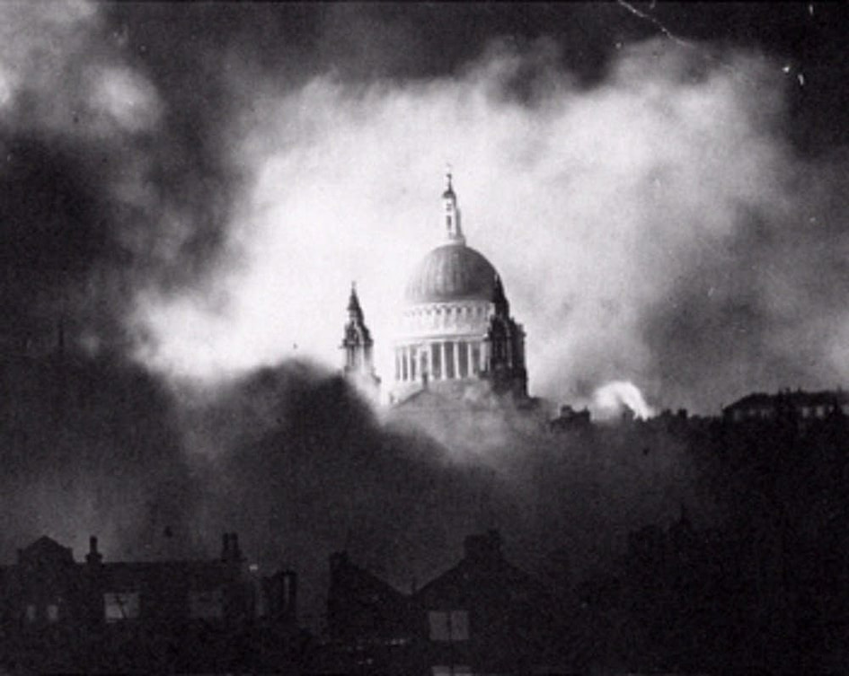 london blitz st pauls - 1940